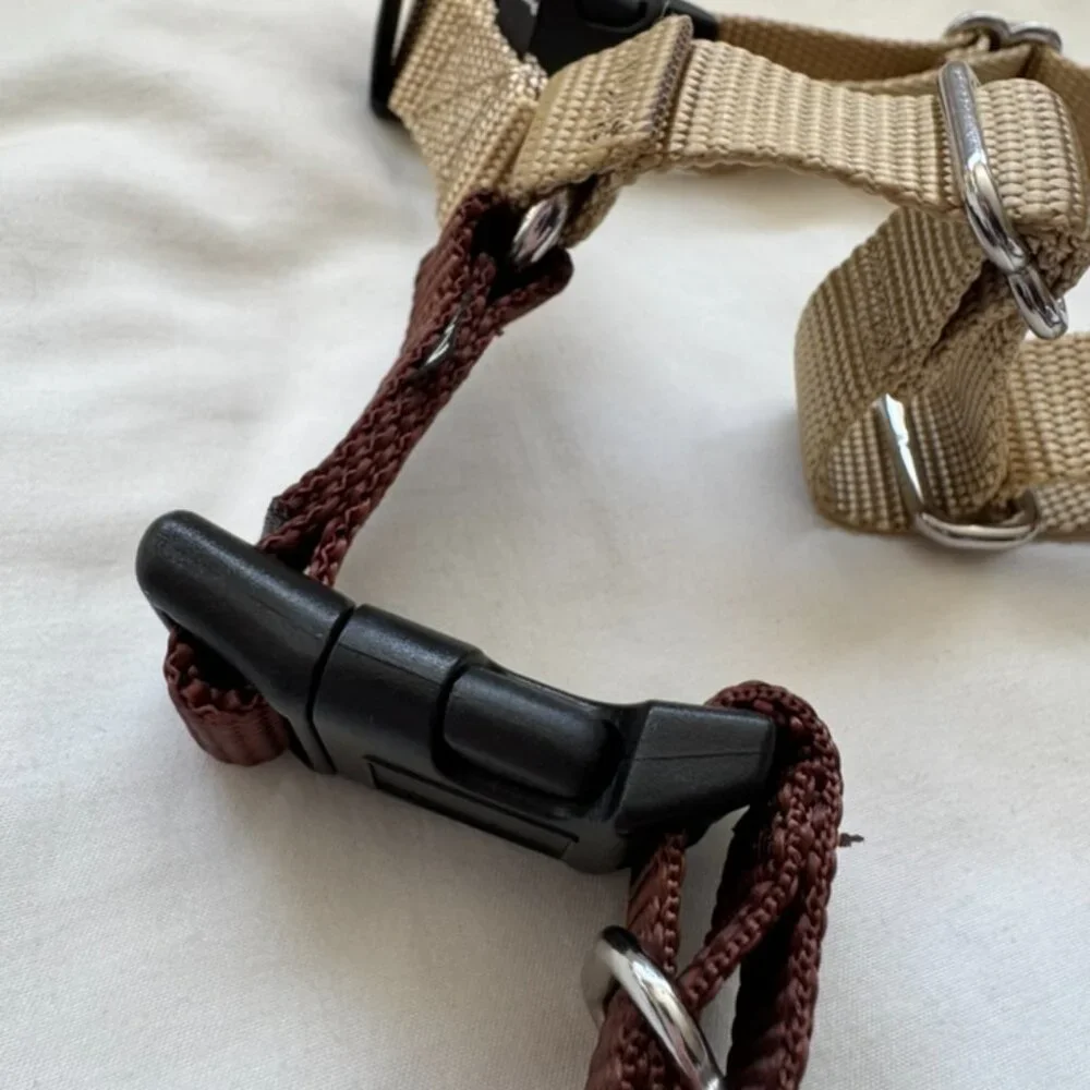 NWT PetSafe Easy Walk No-Pull Dog Harness, Size Medium, Fawn/Brown Color